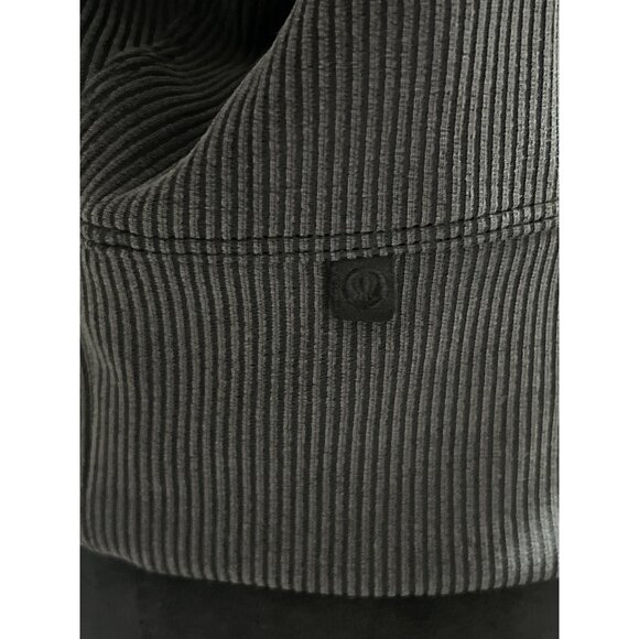 Lululemon Women's Ribbed Soft Stream Black Crewneck Size 8 - Picture 2 of 4